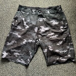 Men's Gray Camo Stretch Shorts